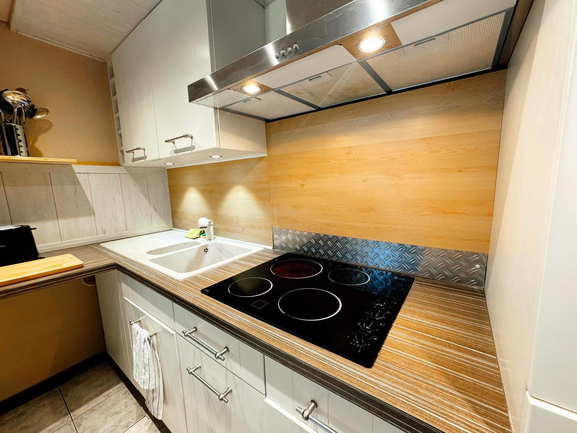 Capsule Lotus-Balneo-Sauna-Billard-Nintendo Hastiere-par-dela Exterior foto