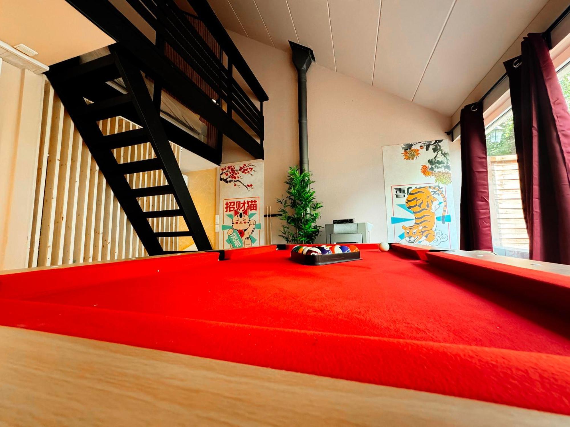 Capsule Lotus-Balneo-Sauna-Billard-Nintendo Hastiere-par-dela Exterior foto