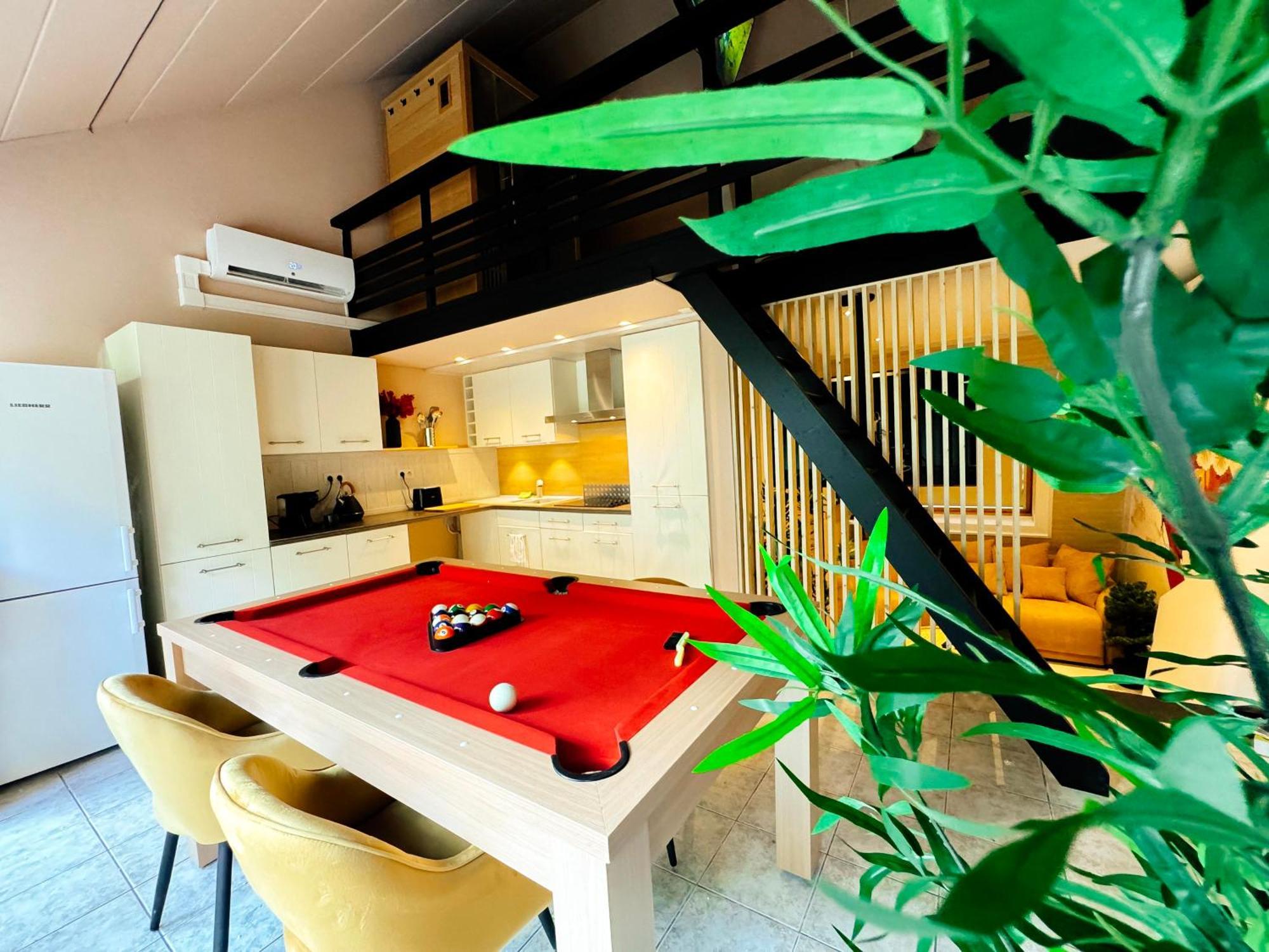 Capsule Lotus-Balneo-Sauna-Billard-Nintendo Hastiere-par-dela Exterior foto